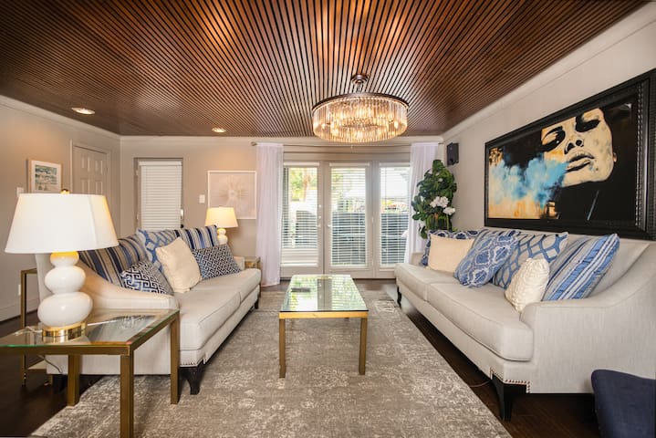 Spacious Dallas 2BR Condo + Resort-Style Pool