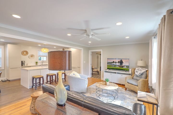 Walk To Park Circle! Pet Friendly W Fenced Yard - Charleston, SC