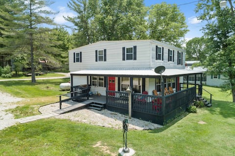 Cozy 5 Bedroom House - 1 Minute From Patoka Lake!