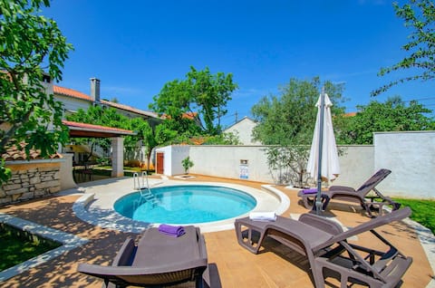 Villa Rosana in Muntić - House for 4-5 people