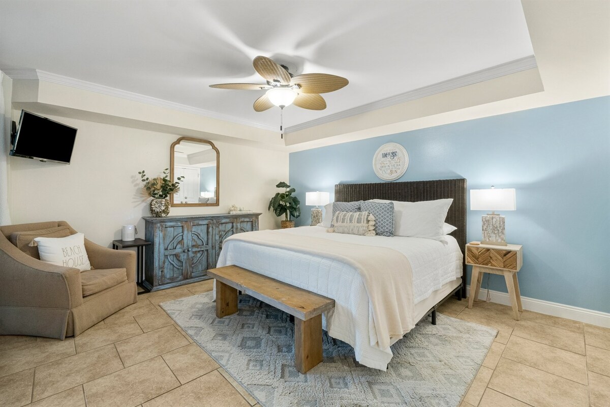 Удобниот и кадифен брачен душек ќе ве натера да спиете на облаци.