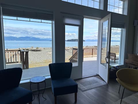 Amazing Beachfront Home on Guemes Island!