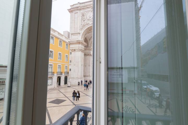 FLH Augusta´s Arch Bright Flat gallery image 3