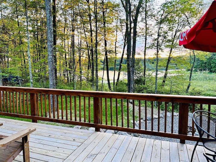 Pet-Friendly Lakeside Cottage, Kayaks & Dock