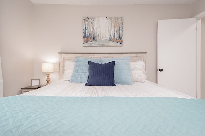 Tastefully designed 4-Bedroom Townhome!