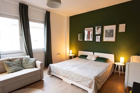 Successful Airbnb property: Big apartment with Parking, 30 min to Düsseldorf in Laar