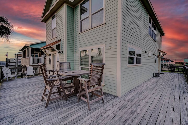 Huge Beach House, Beautiful Sunsets | Sleeps 13! - Bolivar Peninsula, TX