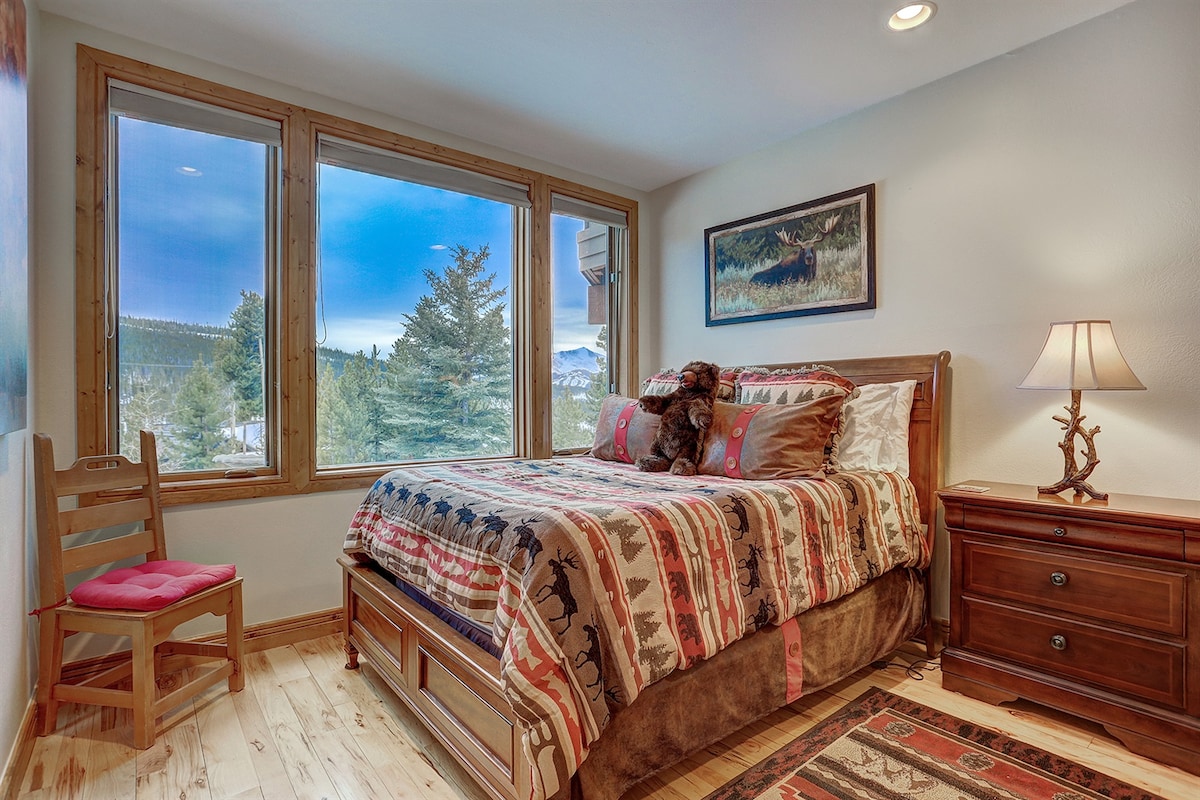 Bedroom #4 with Queen Bed