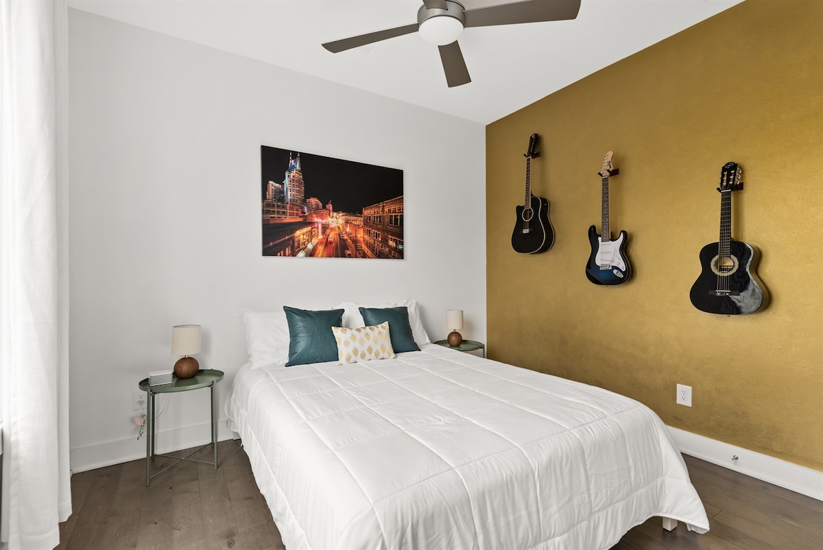 Спална соба брачен кревет (широк 150-179 см) на