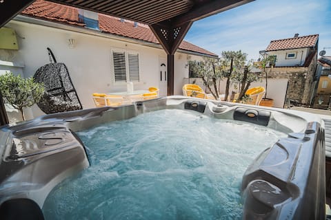 Luxury apartment with Hot tub in Vodice Downtown