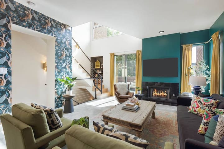 Eclectic 3-Story Townhouse – Central Location!