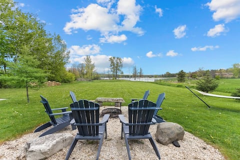 Sawyer Harbor Waterfront Escape