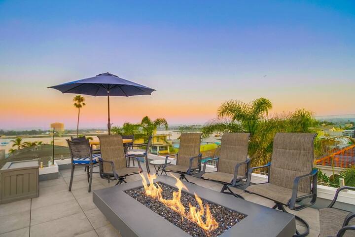 5 Outdoor Spaces * 3,000sf Interior * Water Views gallery image 2