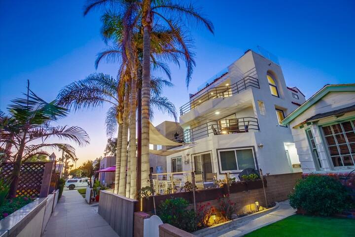 5 Outdoor Spaces * 3,000sf Interior * Water Views gallery image 3