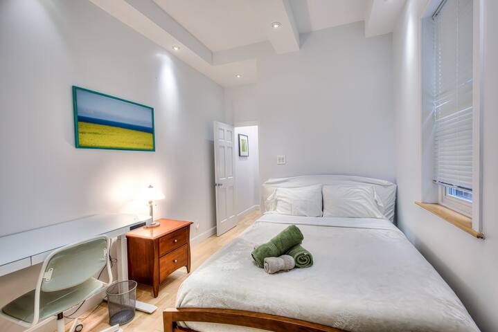 Amazing Apartment In The Heart Of The Plateau gallery image 3
