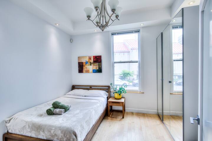 Amazing Apartment In The Heart Of The Plateau gallery image 5