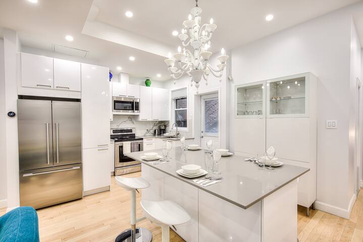 Amazing Apartment In The Heart Of The Plateau gallery image 4