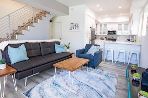 Top Airbnb: *New 2BR Designer Townhouse Walk 2 Universal!* in Studio City