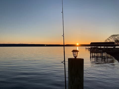 Lakefront &Wine Trails: Little Blue Cottage FLX