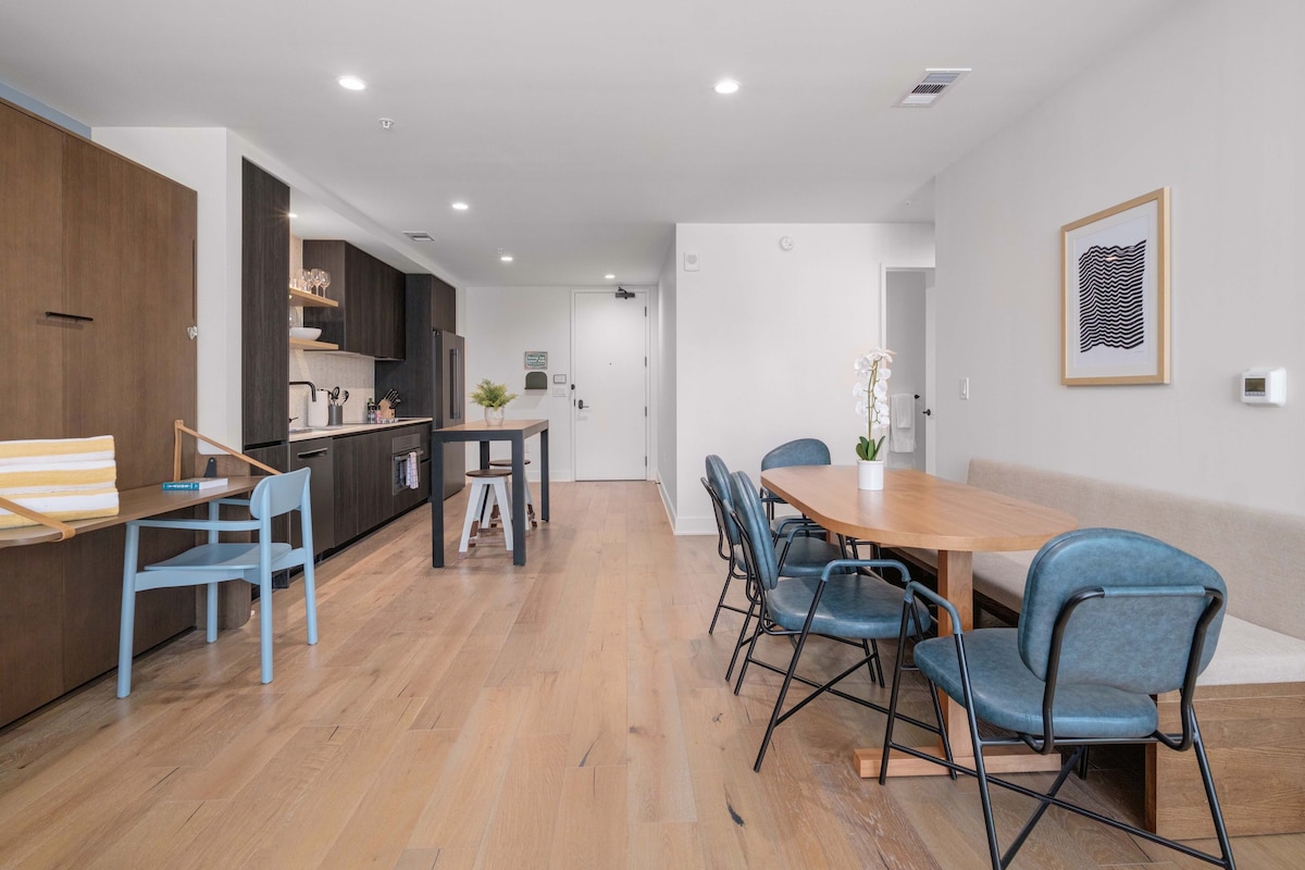 Rainey Street Luxury | Best Pool and Views in ATX