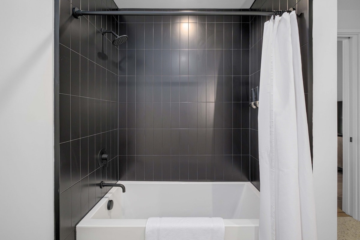 Rainey Street Luxury | Best Pool and Views in ATX