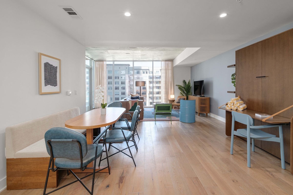 Rainey Street Luxury | Best Pool and Views in ATX