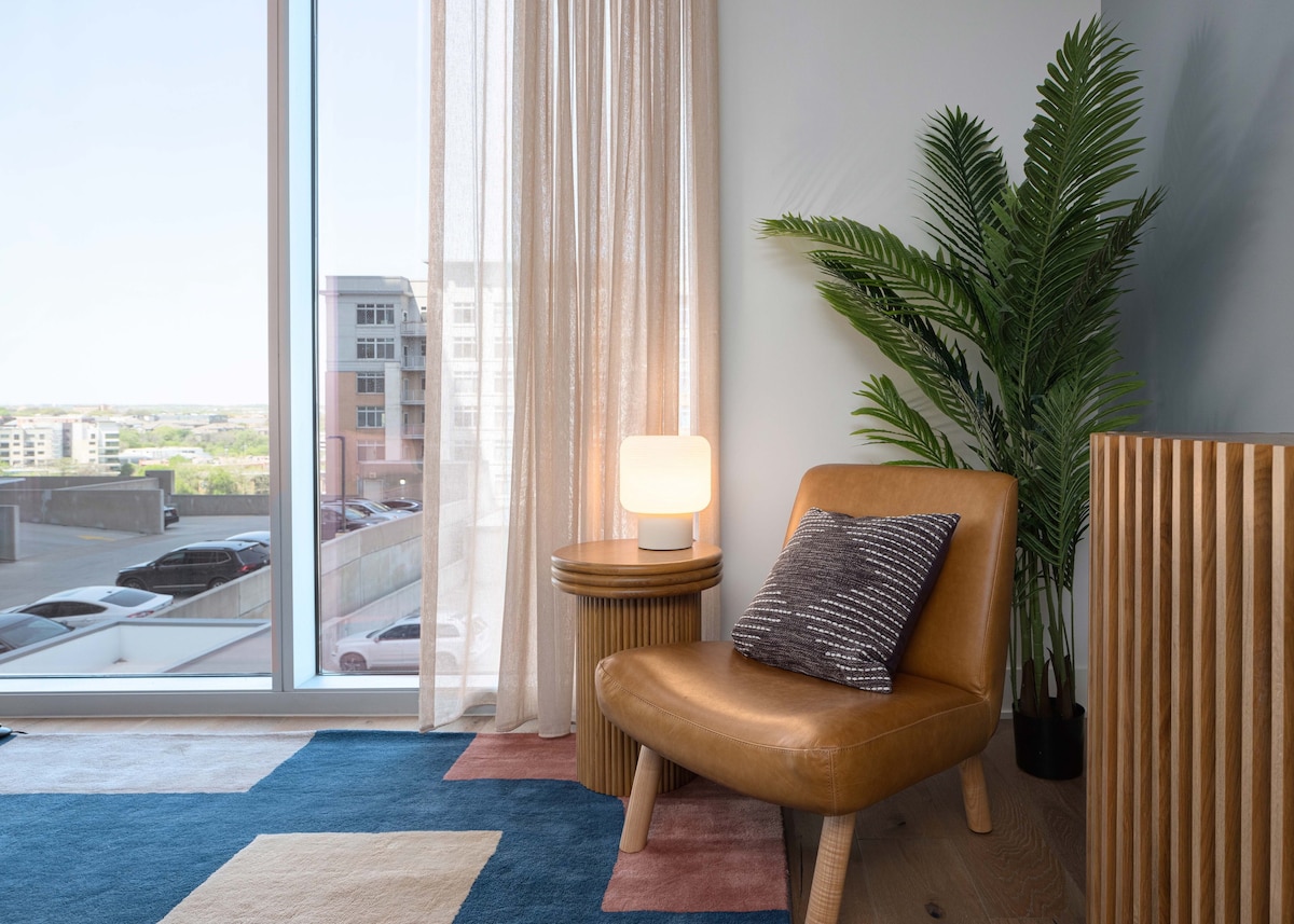 Rainey Street Luxury | Best Pool and Views in ATX