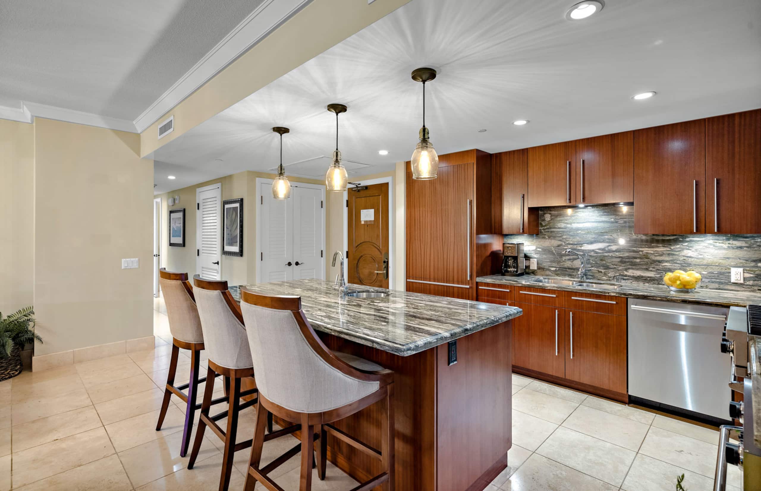Condo in Lahaina · ★4.89 · 3 bedrooms · 4 beds · 3 baths - Image 6