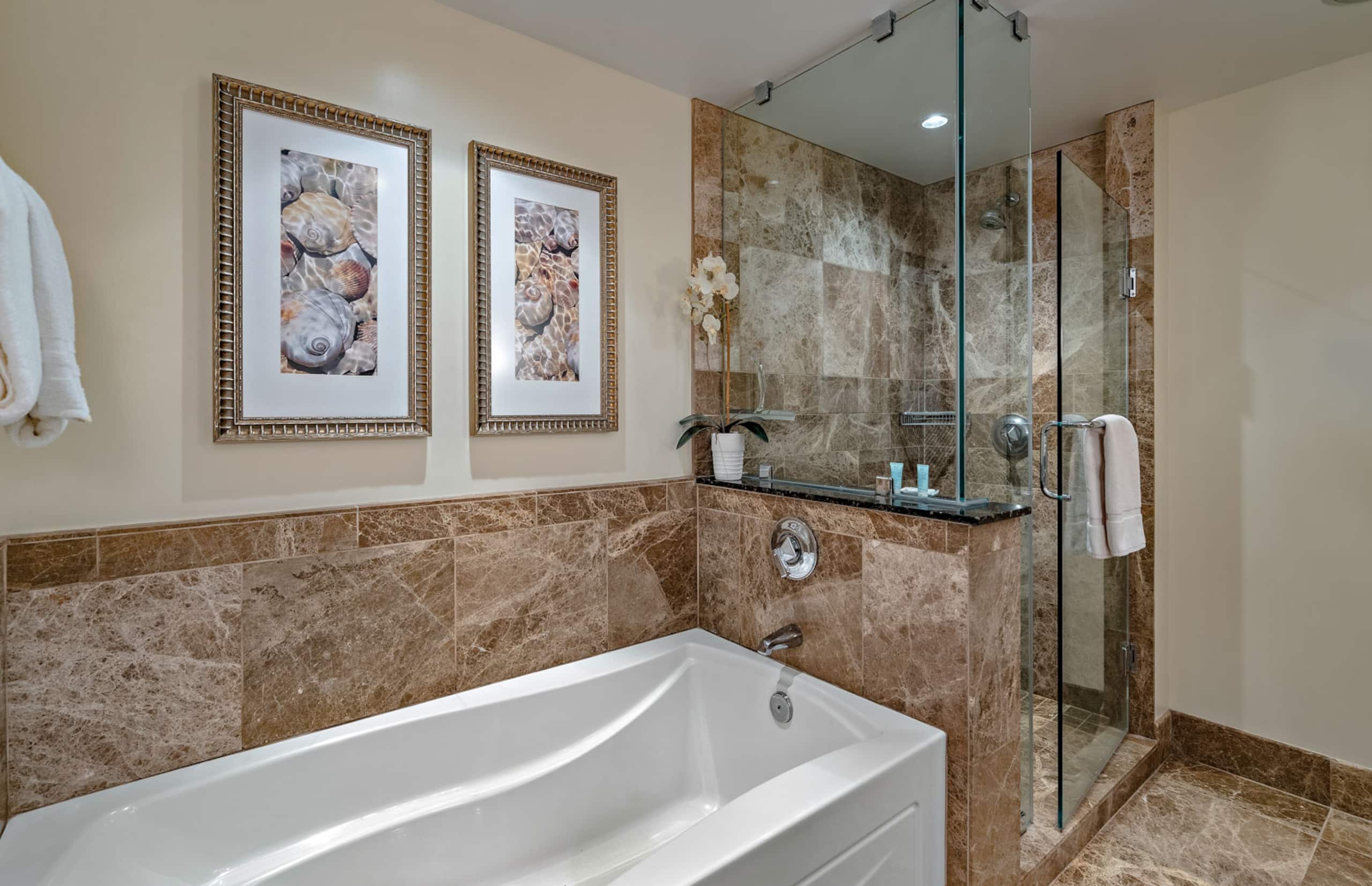 Condo in Lahaina · ★4.89 · 3 bedrooms · 4 beds · 3 baths - Image 19