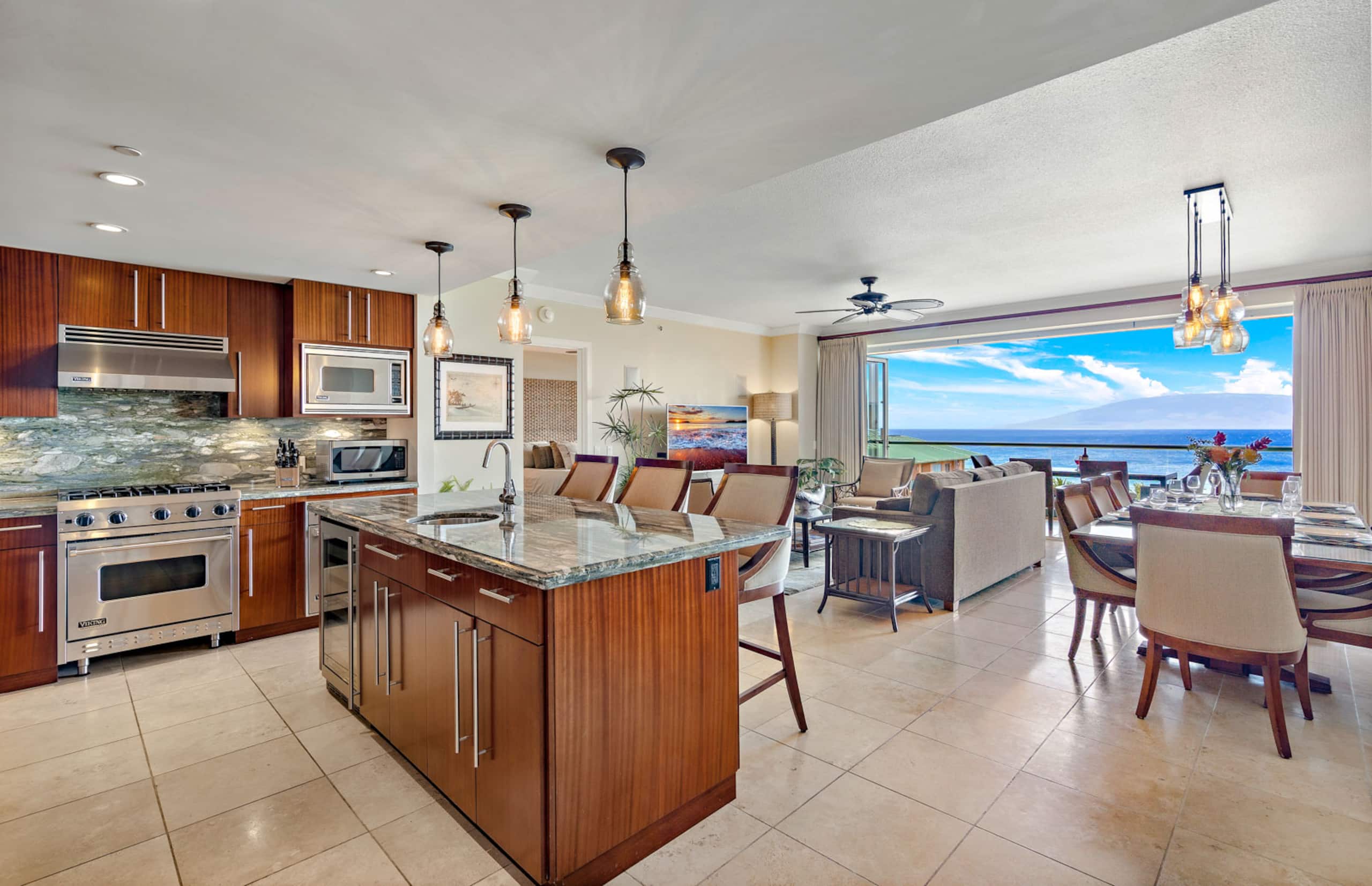 Condo in Lahaina · ★4.89 · 3 bedrooms · 4 beds · 3 baths - Image 2