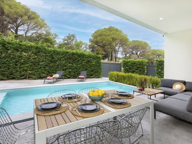 Alyssa by Interhome gallery image 2