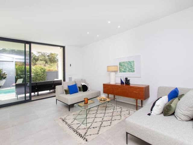 Alyssa by Interhome gallery image 3