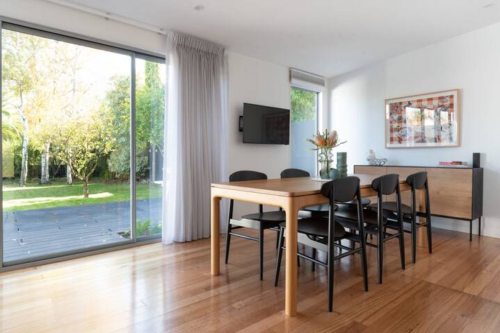 Villa Gwen: Character Home Moments From the City gallery image 4