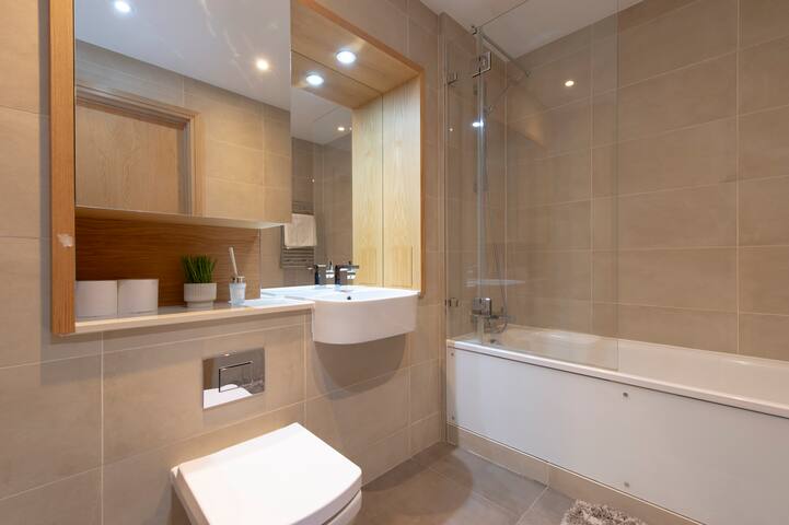 Luxury apartment – city of London – Sleeps 4 gallery image 3