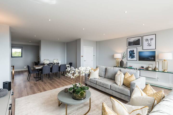 Luxurious 4BD Duplex Apartment in Earls Court with gallery image 2
