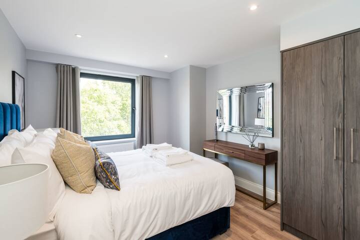 Luxurious 4BD Duplex Apartment in Earls Court with gallery image 4