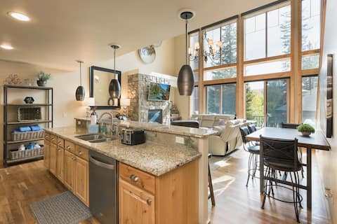 Largest Alpenglow Townhome - Hot Tub - Views - Ste
