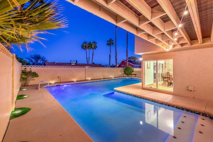 Oasis near STRIP Lap Pool, Spa, Sauna, Deck, Poker gallery image 2