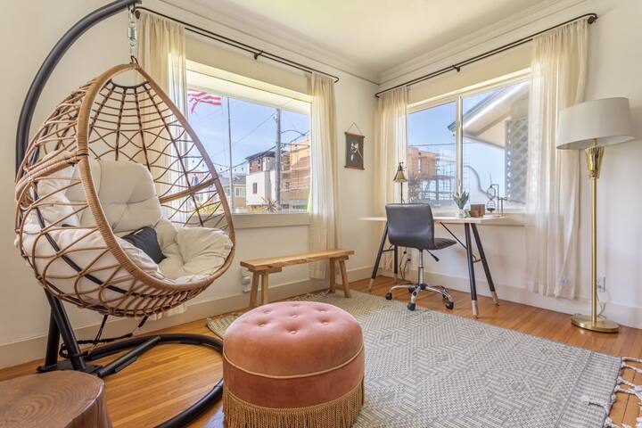 Hermosa Bungalow Charm Steps to the Sand gallery image 4