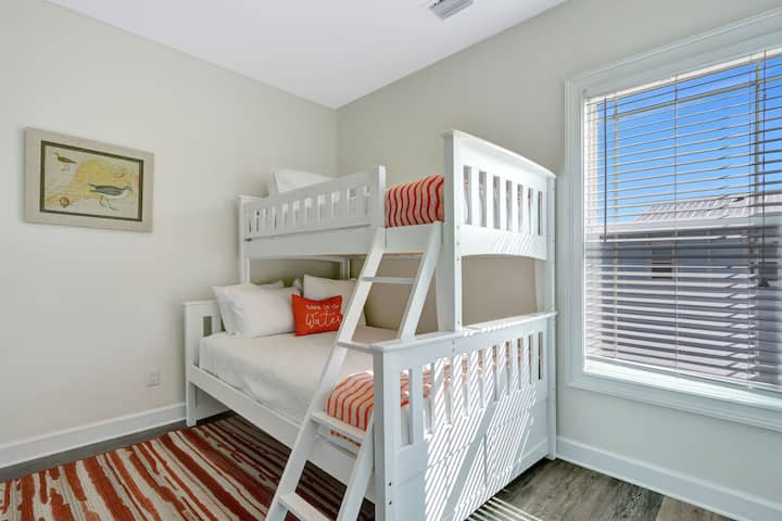 غرفة سرير من طابقين