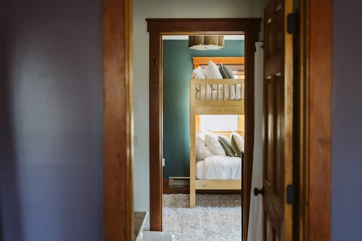 2nd Floor | Shared Bath