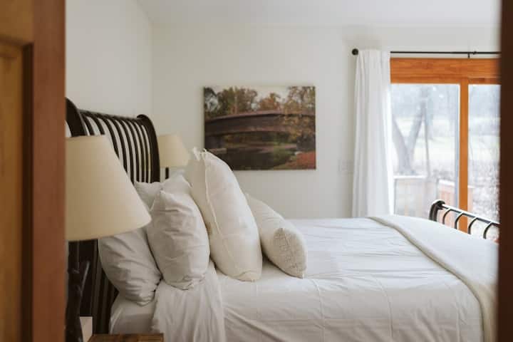 1st Floor | King Bed | Ensuite Bath