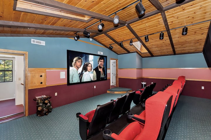 All Seasons By Destination Big Bear : Movie Theater! Pool Table! Hot Tub! Mtn Views! Multiple Decks! - Big Bear Lake, CA