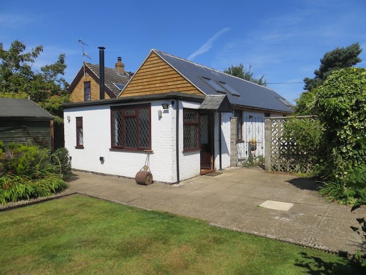 Willow Cottage Norfolk Holiday Homes Bungalows for Rent in Dersingham, England, United