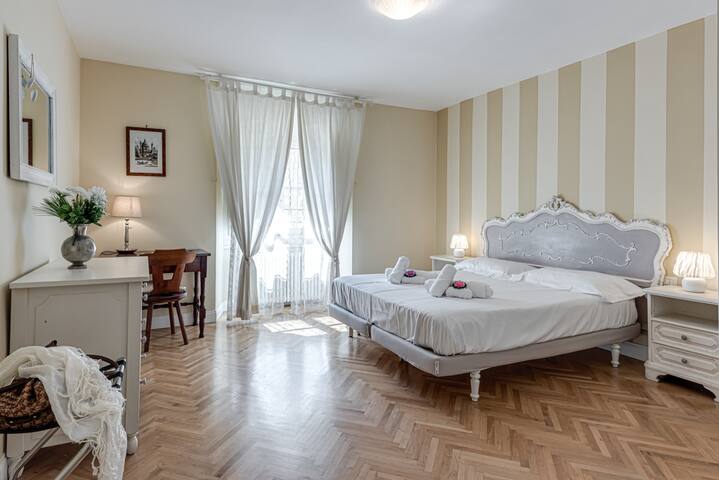 Flora – Sweet Dreams in Florence gallery image 2