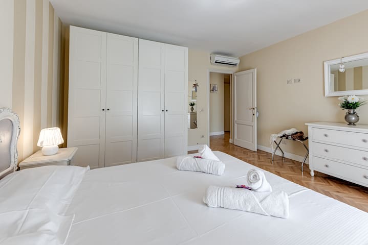 Flora – Sweet Dreams in Florence