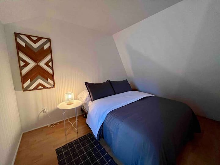 Chumba kilichofungwa #2 chenye kitanda 1 cha watu wawili