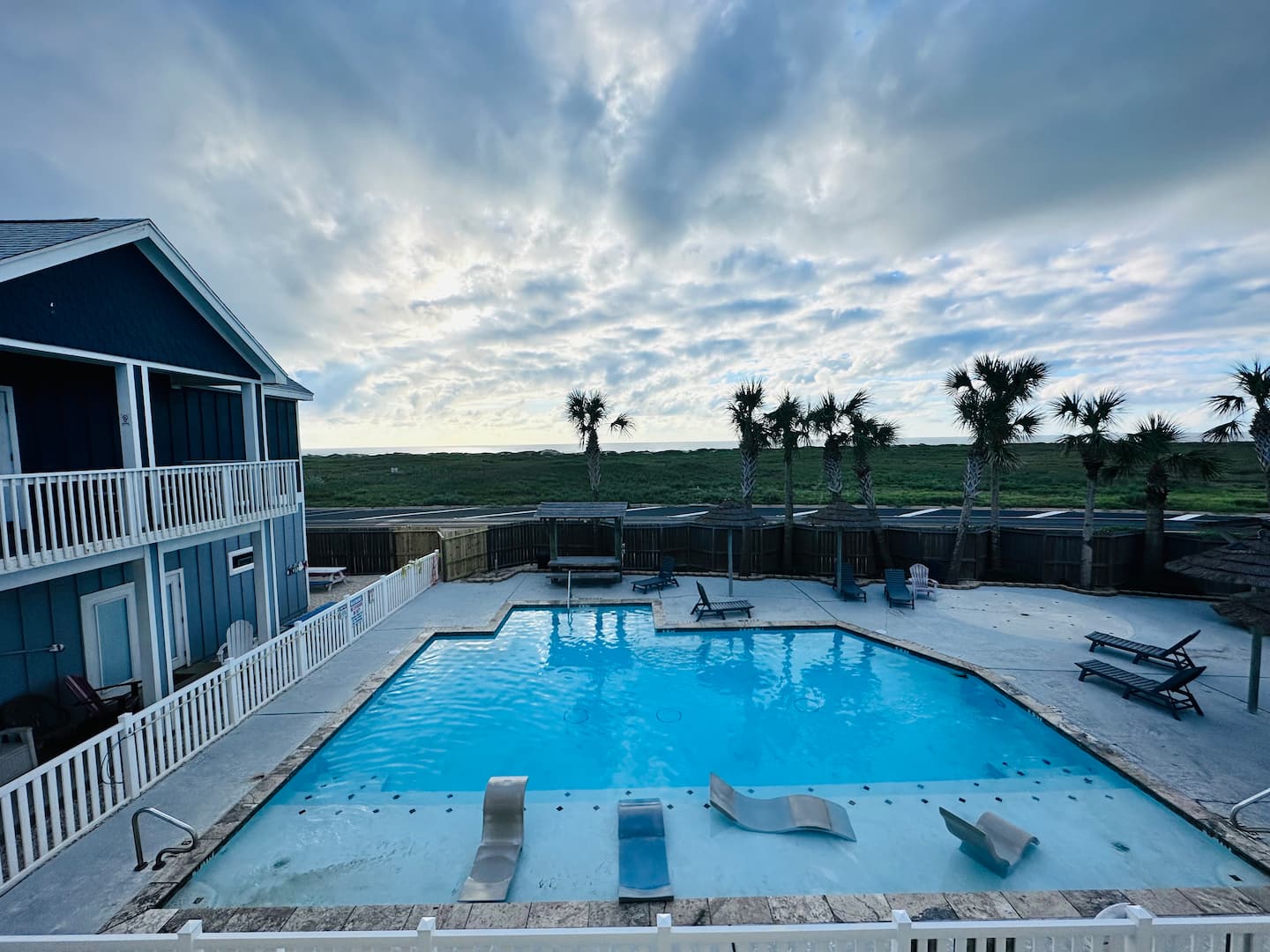 Condo Near The Beach W/pool And Ocean Views!