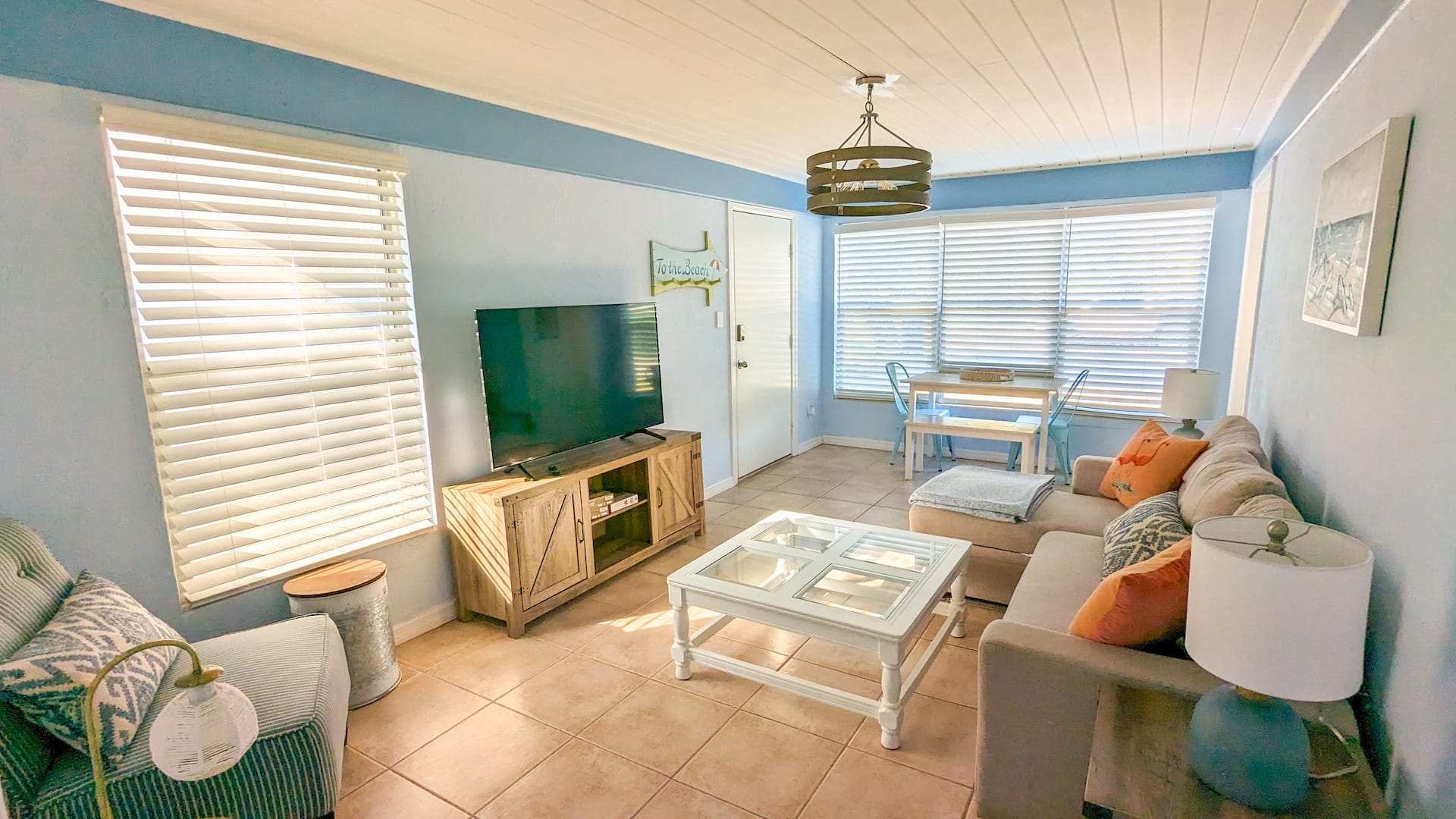 Cozy Beach Bungalow next to the Ocean