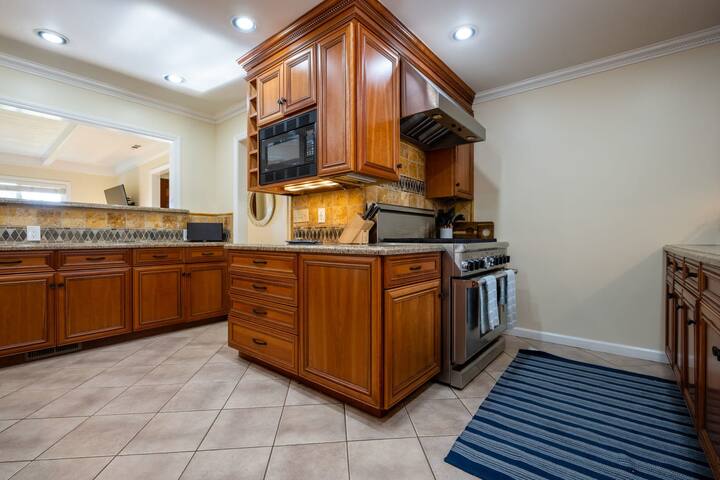 Pleasure Point Getaway with hot tub, dog friendly! gallery image 3